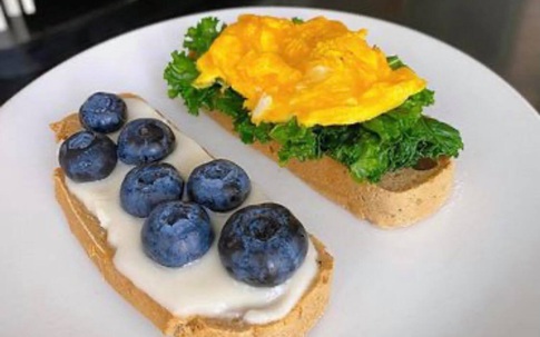 Tăng Thanh Hà thường xuyên dùng bơ dừa để ăn với bánh mì và đây là cách để chúng ta tự làm loại bơ này