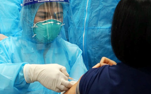 Người được tiêm vaccine COVID-19 sẽ có thể gặp phản ứng phụ nào?