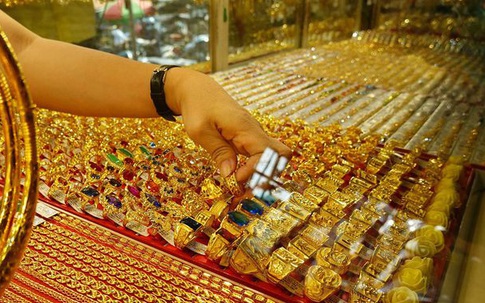 Giá vàng hôm nay 8/3: Tăng vọt