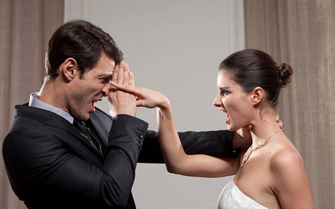 Mẹ chồng bênh con trai quát con dâu, sau phải xin lỗi vì con dâu quá đúng