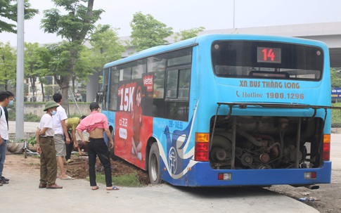 Xe buýt chạy ẩu, nỗi ám ảnh của người tham gia giao thông