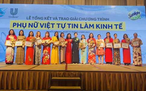 Trao giải chương trình "Phụ nữ Việt tự tin làm kinh tế" năm 2020
