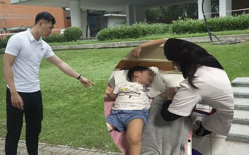 Đang đi dạo cùng bố mẹ trong công viên, bé trai 3 tuổi bị chó thả rông cắn rách đùi