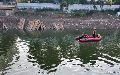 Hà Nội: Tìm kiếm người phụ nữ nhảy sông Tô Lịch tự tử