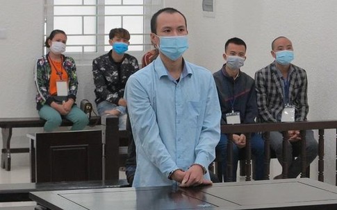 Không nuốt được 'cục tức', U70 đâm thanh niên rửa xe trọng thương