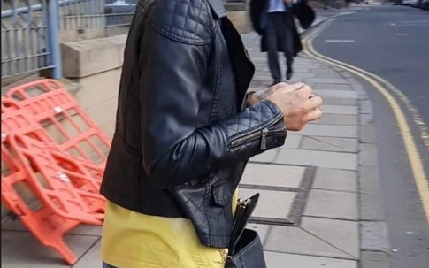 Gọi gái lạ đến nhà rồi từ chối, người đàn ông nếm mùi xấu hổ, vừa mất tiền vừa mất thêm của