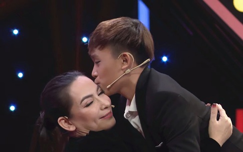 Xuất hiện clip cố ca sĩ Phi Nhung xin ý kiến Hồ Văn Cường lấy tiền để dành đi từ thiện miền Trung