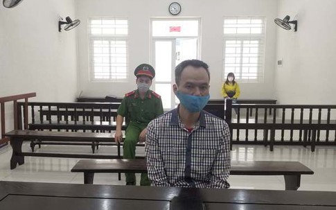 Bảo vệ trường học ở Hà Nội đâm thấu ngực đồng nghiệp để rửa hận