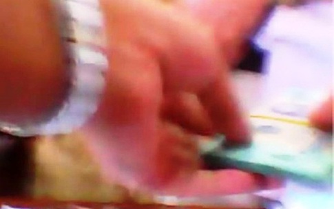 Vụ tống tiền ly kỳ: Yêu cầu bỏ tiền vào vali, đưa lên xe nhà báo