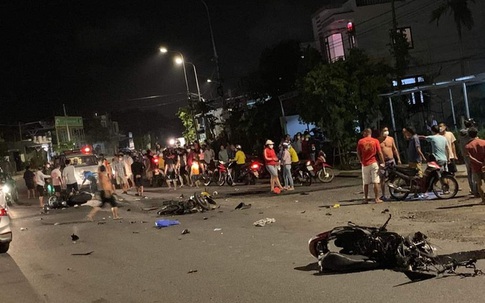 NÓNG: Ô tô tông hàng loạt xe máy, 3 người phụ nữ thương vong
