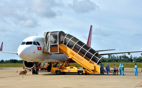 Chuyến bay nghĩa tình đưa hàng trăm thai phụ từ TP. HCM về quê