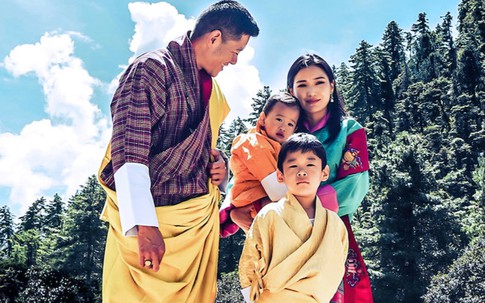Vợ chồng Vua Bhutan kỷ niệm 10 năm cưới