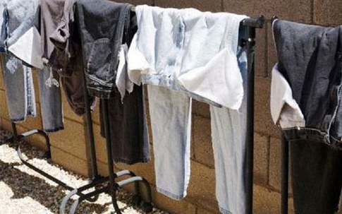 8 cách làm khô quần áo mà không bị bám mùi ẩm mốc khó chịu trong tiết trời ẩm ương