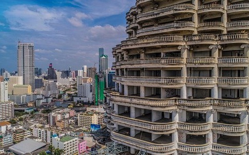 Lạnh gáy với "tòa tháp ma" bỏ hoang ở Thái Lan