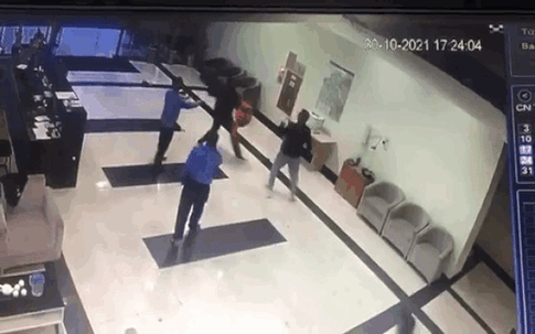 Điều tra vụ nam thanh niên bị hành hung tại sảnh chung cư Tân Tây Đô