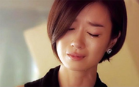 Vừa rơi vào bế tắc vì khoản nợ từ “trên trời rơi xuống”, càng sốc khi biết người mà chồng ngoại tình bấy lâu