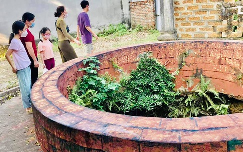 Tình trạng giếng cổ Đường Lâm sau khi "tu sửa", họa sĩ tô trát bị phạt tiền