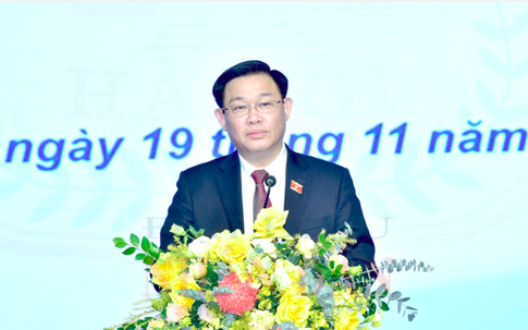 Chủ tịch Quốc hội thăm và chúc mừng Trường Đại học Y Hà Nội nhân ngày Nhà giáo Việt Nam 