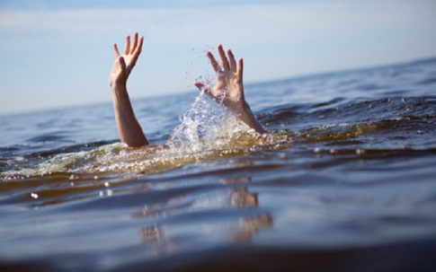 Một học sinh lớp 5 ở Quảng Trị tử vong thương tâm dưới hồ nước