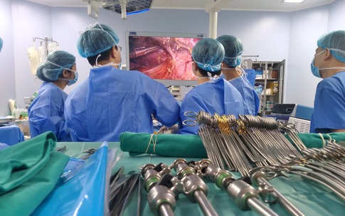 "Xẻ" mảnh gan từ người sống bằng nội soi để ghép, ca đầu tiên ở Việt Nam