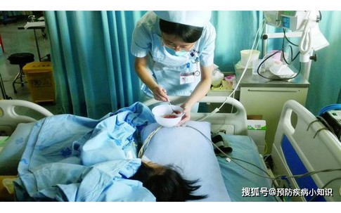 Cô gái 23 tuổi qua đời do ung thư gan vì mỗi tháng đi bar uống rượu 26 ngày
