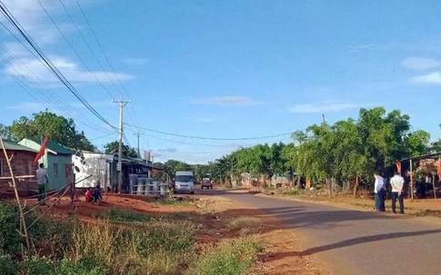 Tưởng bị trêu vì tiếng hú, 3 thanh niên đâm 2 người thương vong