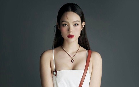 Minh Hằng bị nghi có bầu vì diện váy thùng thình