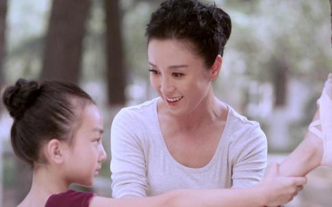 Nghe tiếng ú ớ trong điện thoại, mẹ chồng tức tốc đi hỏi tội con dâu
