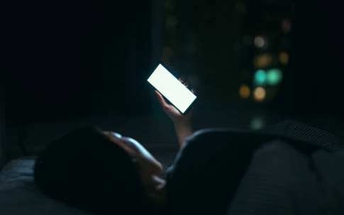 Tin nhắn anh ấy gửi cho vợ cũ khiến tôi quặn thắt lòng