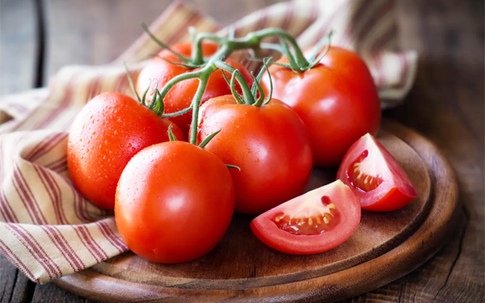 Giảm cân nhờ ăn cà chua hằng ngày