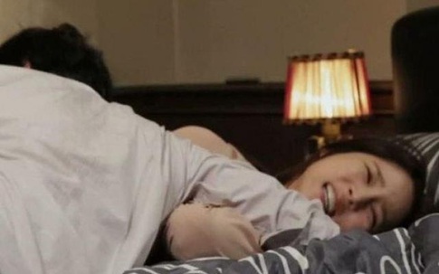 Bàng hoàng sự cố phòng the khiến quý ông đột tử trên người cô gái trẻ 