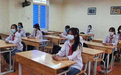 Huyện duy nhất ở Hà Nội cho học sinh đi học sáng nay: Lớp đông chia đôi để phòng dịch