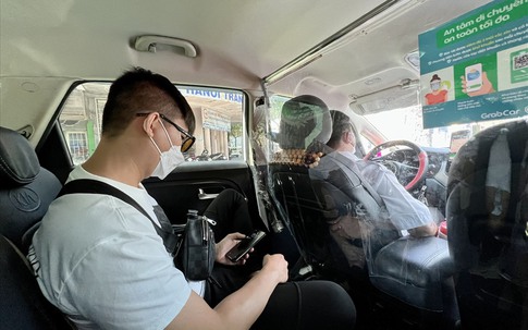 'Cháy hàng' taxi công nghệ, giá cước cao hơn taxi truyền thống