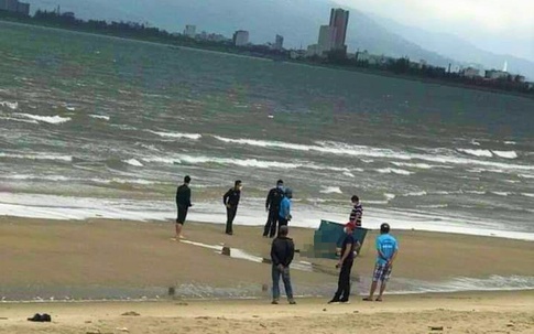 Tìm thân nhân của thi thể cô gái nổi trên biển Đà Nẵng