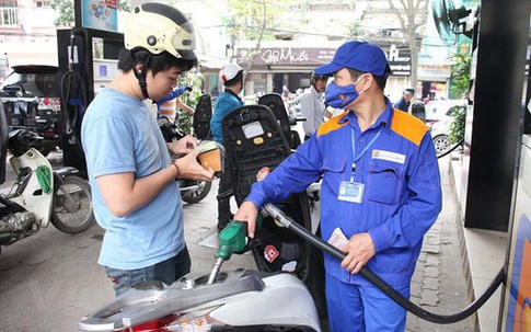 Giá xăng sẽ tiếp tục tăng sốc vào ngày mai?