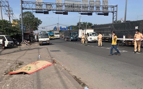 Điều tra vụ tài xế xe tải vứt xác người bên lề đường ở TP.HCM