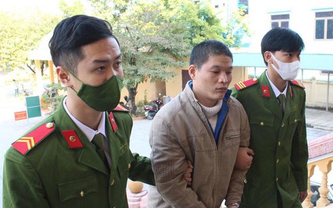 Dùng cào cỏ bổ trúng đầu hàng xóm tử vong