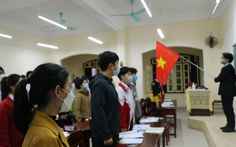 Học sinh THPT ở Huế quay lại trường sau thời gian học online do dịch COVID-19