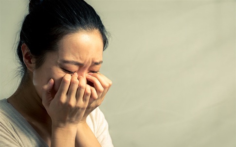 Đi dằn mặt bồ trẻ của chồng, người vợ bất ngờ khi bị đánh ghen ngược
