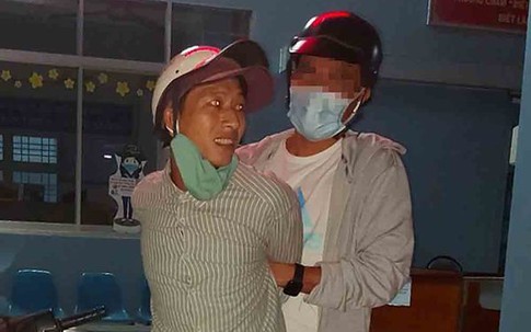 Bắt kẻ cướp giật túi xách khiến cô gái đập mặt xuống đường