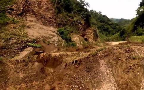 Nghệ An: Lở đất khiến 5 cháu bé thương vong

