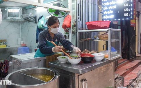 Lạ lùng quán phở 'Sướng', 30 năm bán 'đắt xắt ra miếng' ở Hà Nội