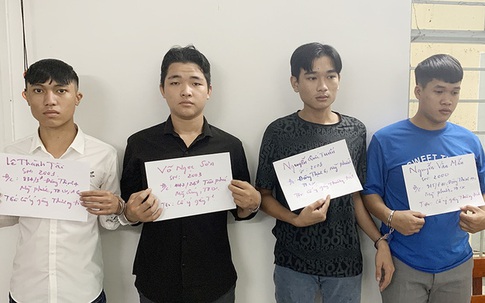 CLIP: Nhóm thanh niên đánh dã man cô gái tại quán ốc