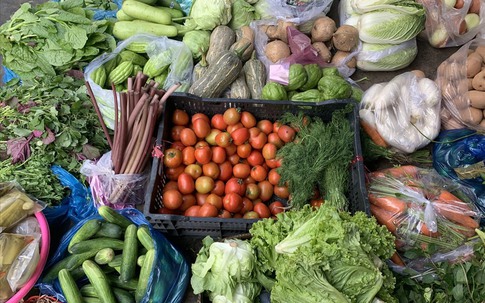 Giá 1 ký ớt, cà chua gần bằng 1 kg thịt heo ở chợ truyền thống