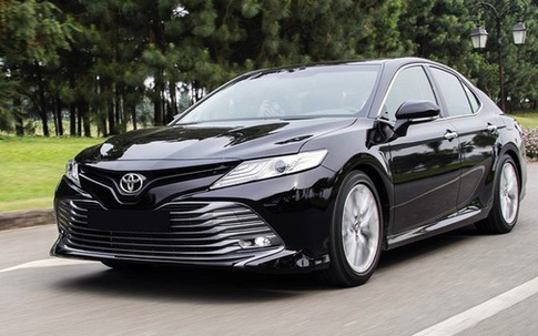 Đại lý xả hàng mẫu ô tô Toyota đời cũ cả trăm triệu, giá giảm sâu chạm đáy