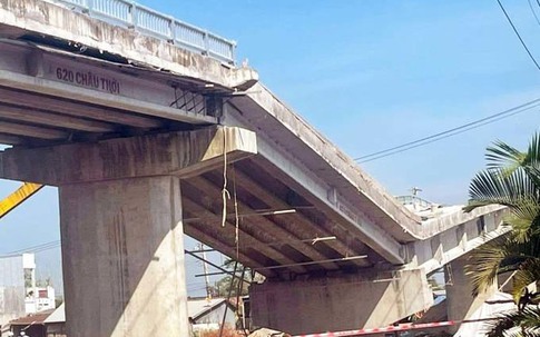 Cầu 54 tỷ đồng bất ngờ sập nhịp dẫn