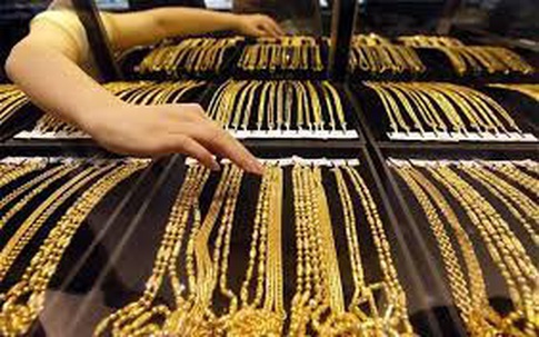 Giá vàng lao dốc mạnh vì dân buôn đua nhau bán tháo chốt lời