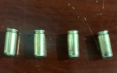 Thiếu niên 16 tuổi nổ súng liên tiếp để giải vây cho bạn gái