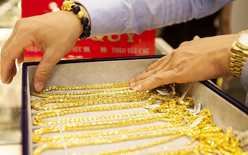 Giá vàng cắm đầu lao dốc, những nguy cơ nhà đầu tư phải đối mặt