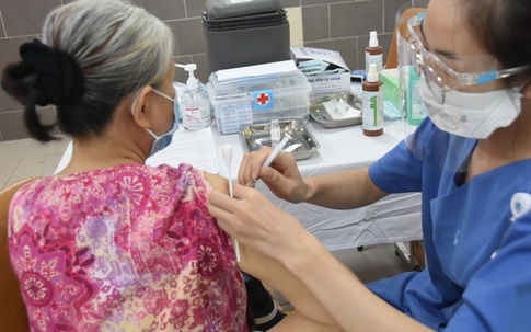 TP.HCM dự kiến tiêm nhắc lại vaccine COVID-19 cho nhóm nguy cơ